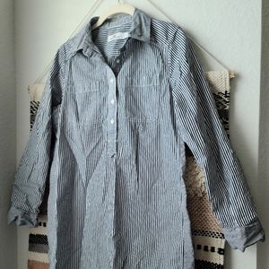 Juniors shirt dress with lines and long sleeves